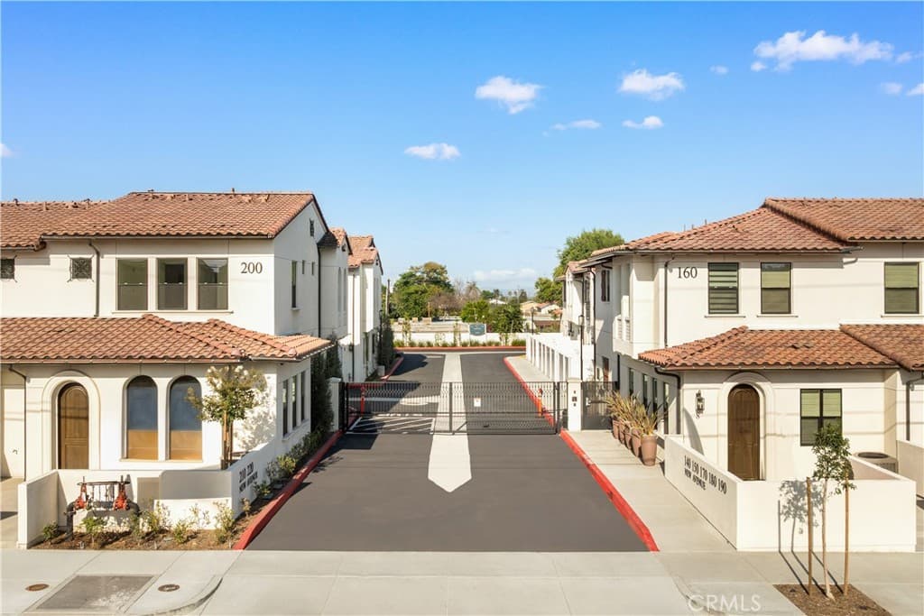 200 N New Avenue 5