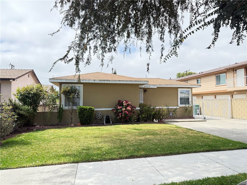 3070 E 70th