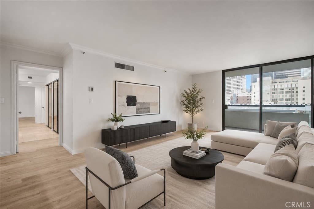 600 W 9th 1103