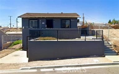 512 E Fredricks
