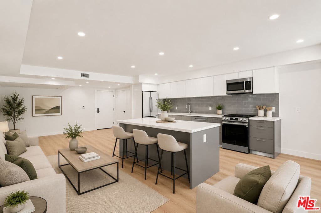 1434 N Poinsettia Place 306