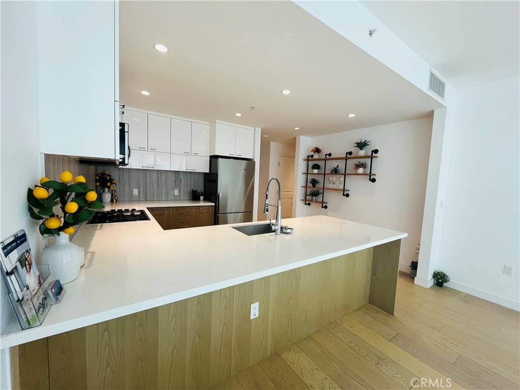 400 S Broadway 814