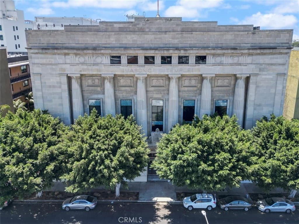 835 Locust Avenue 317