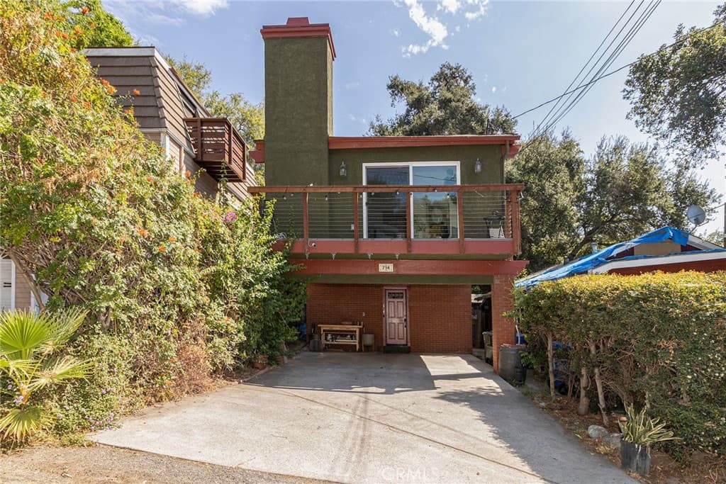 714 Brookside
