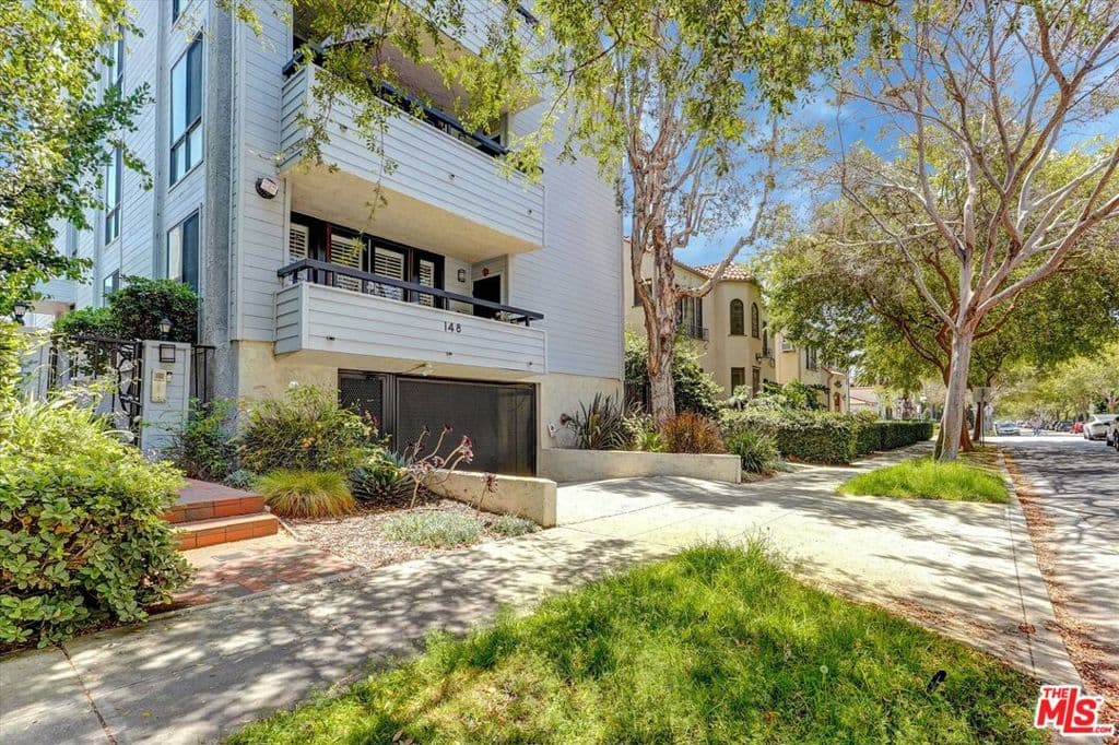 148 S Crescent Drive 101