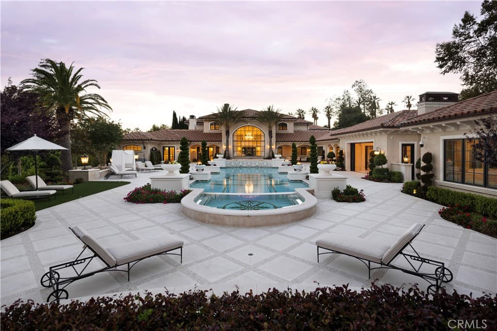 100 Palm Hill Lane