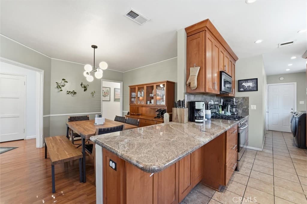 2840 Magnolia