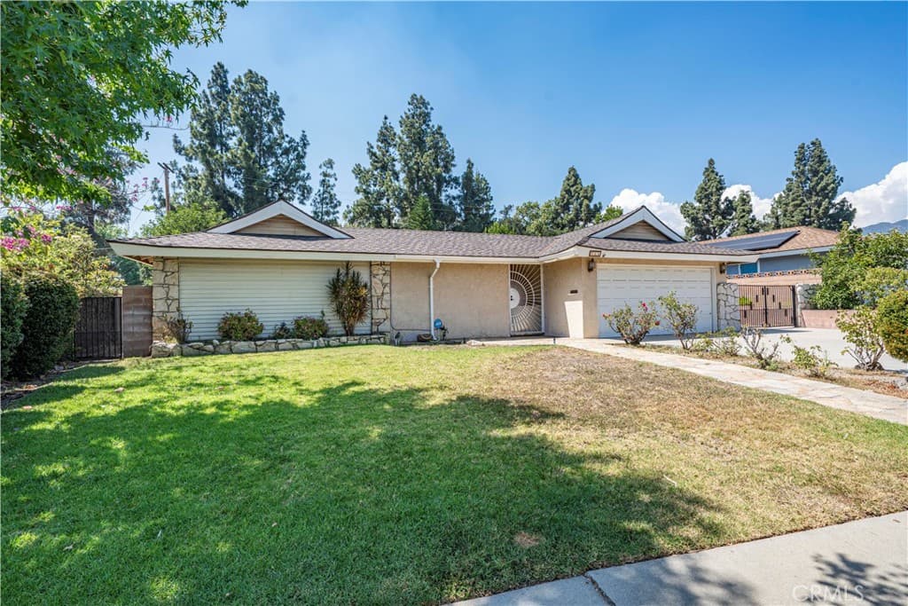 711 E Cypress