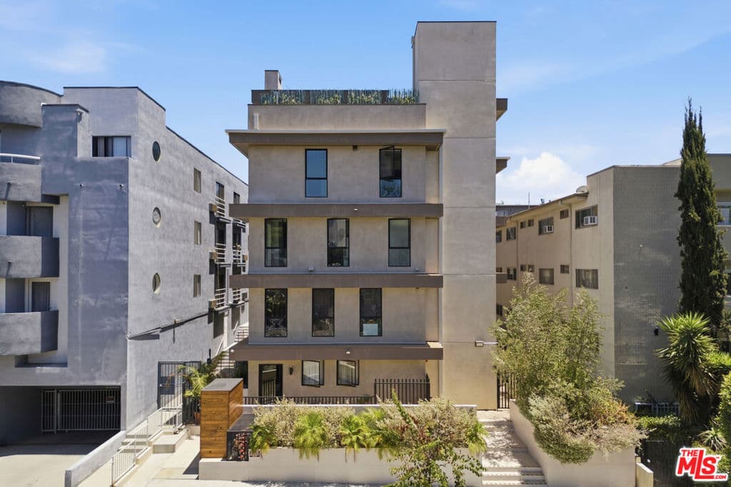 1434 N Poinsettia Place 101