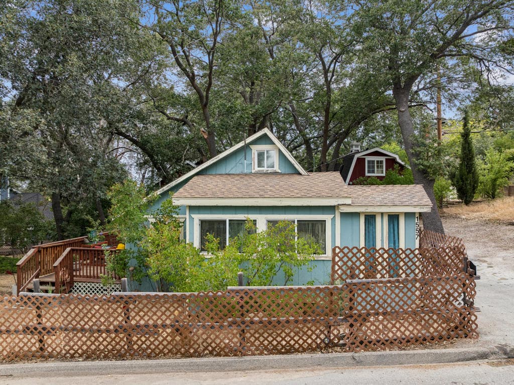 1557 Edge Cliff