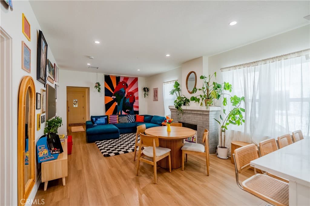 1452 W 22nd