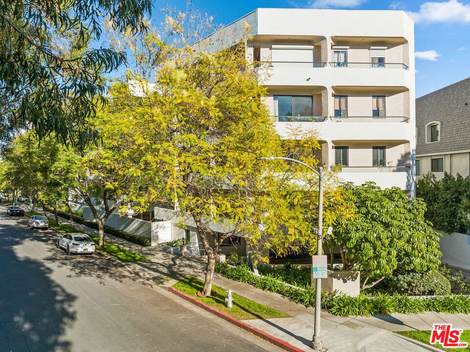450 N MAPLE Drive 401