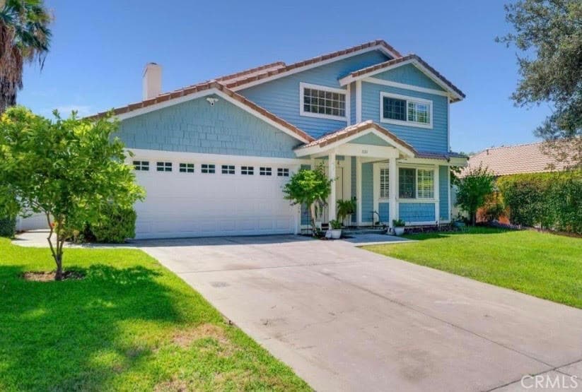 1121 Country Place