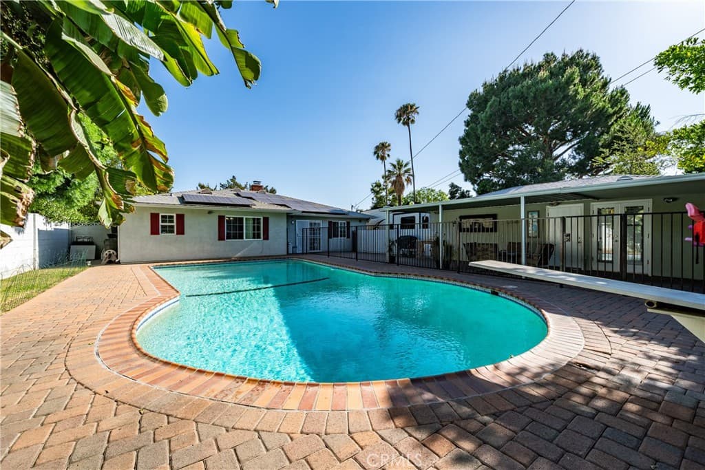 621 E Cypress