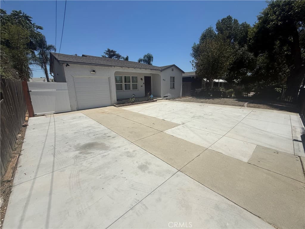 923 S Vine