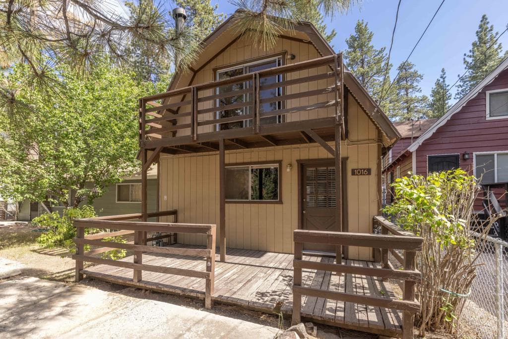 1016 Robinhood Boulevard