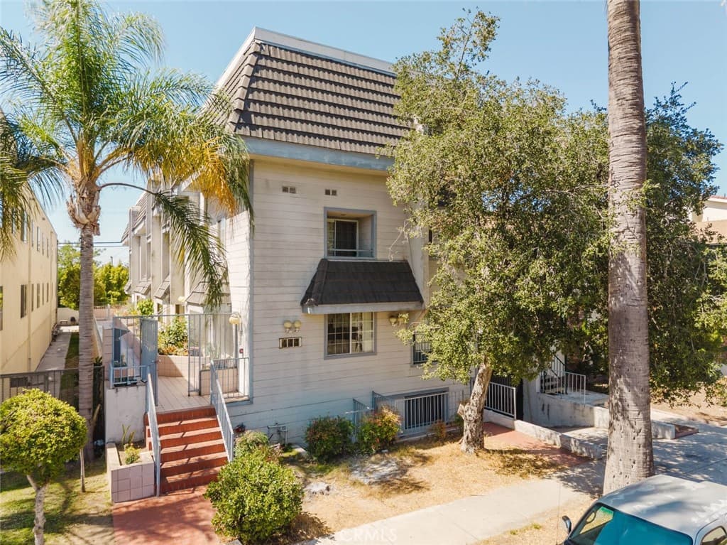 444 Myrtle Street 4