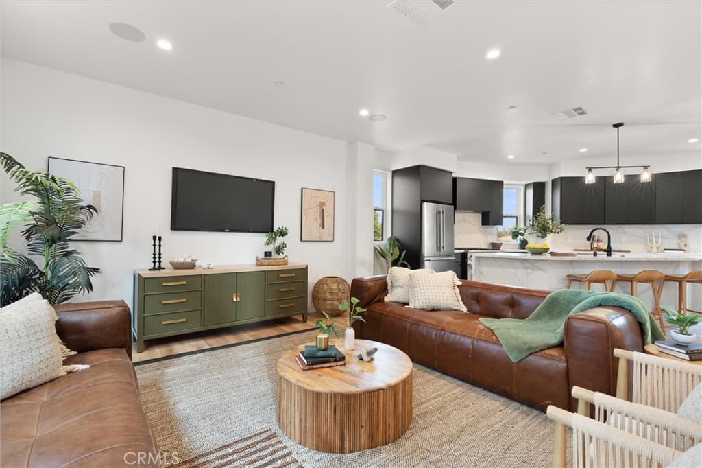6059 N Tujunga Avenue