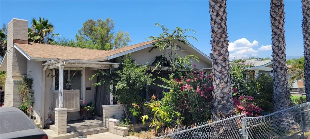 1272 Crestview