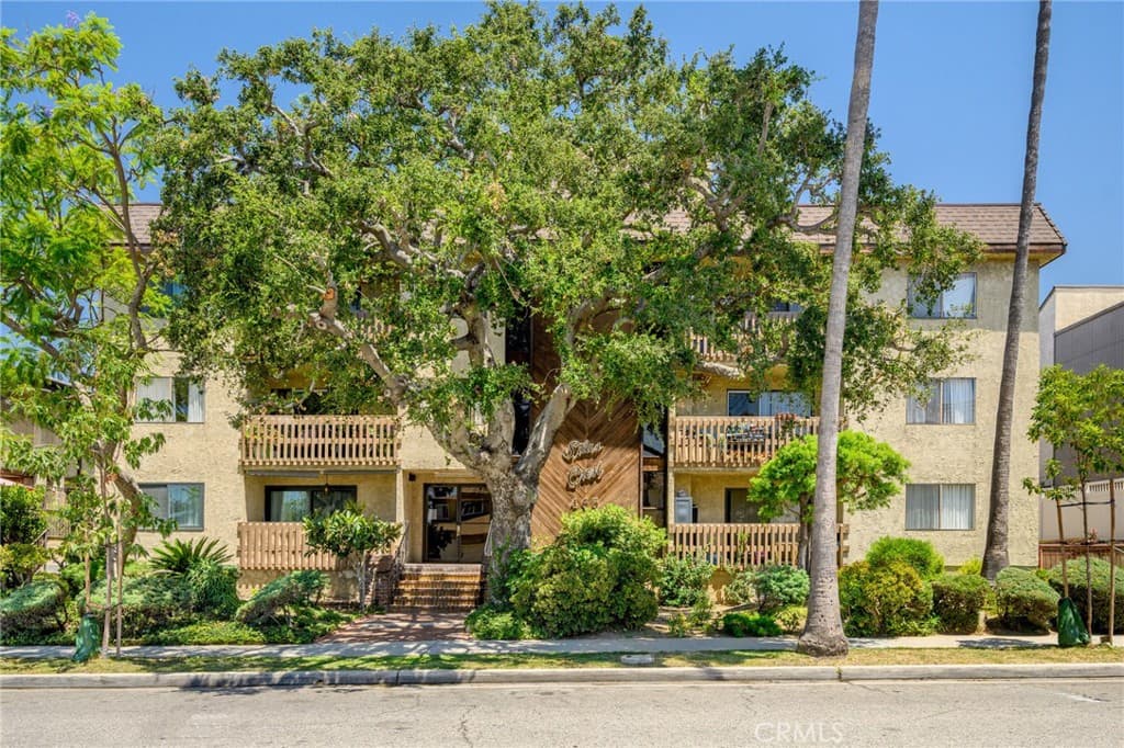 465 Ivy Street 305