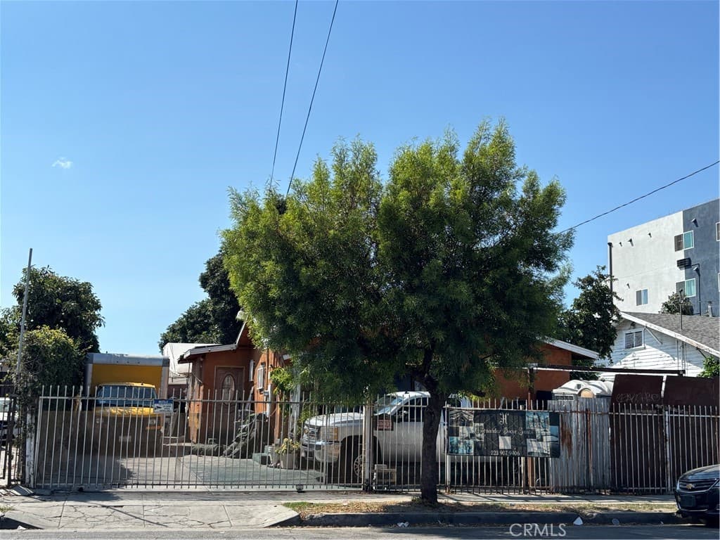10821 Compton
