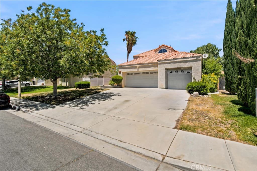 4043 E Avenue R12