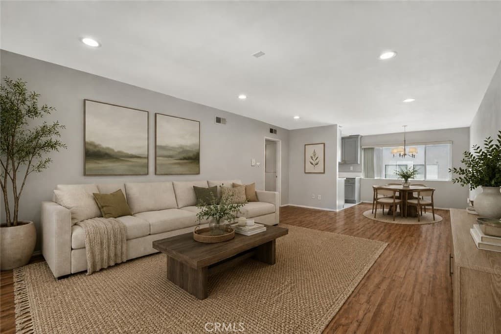 12801 Moorpark Street 303