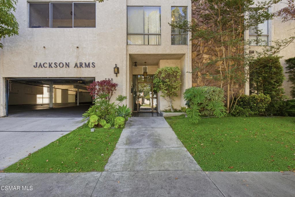 528 N Jackson Street 303
