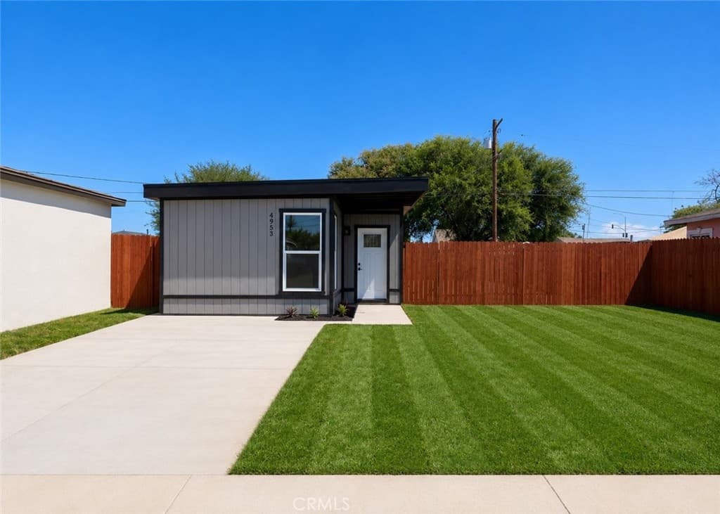 4953 E San Carlos