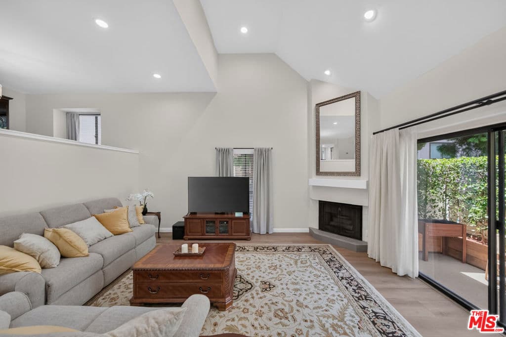 15173 Magnolia Boulevard F