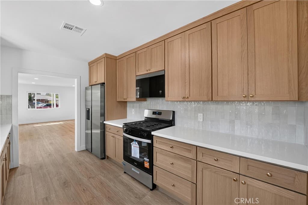 2549 N Lugo