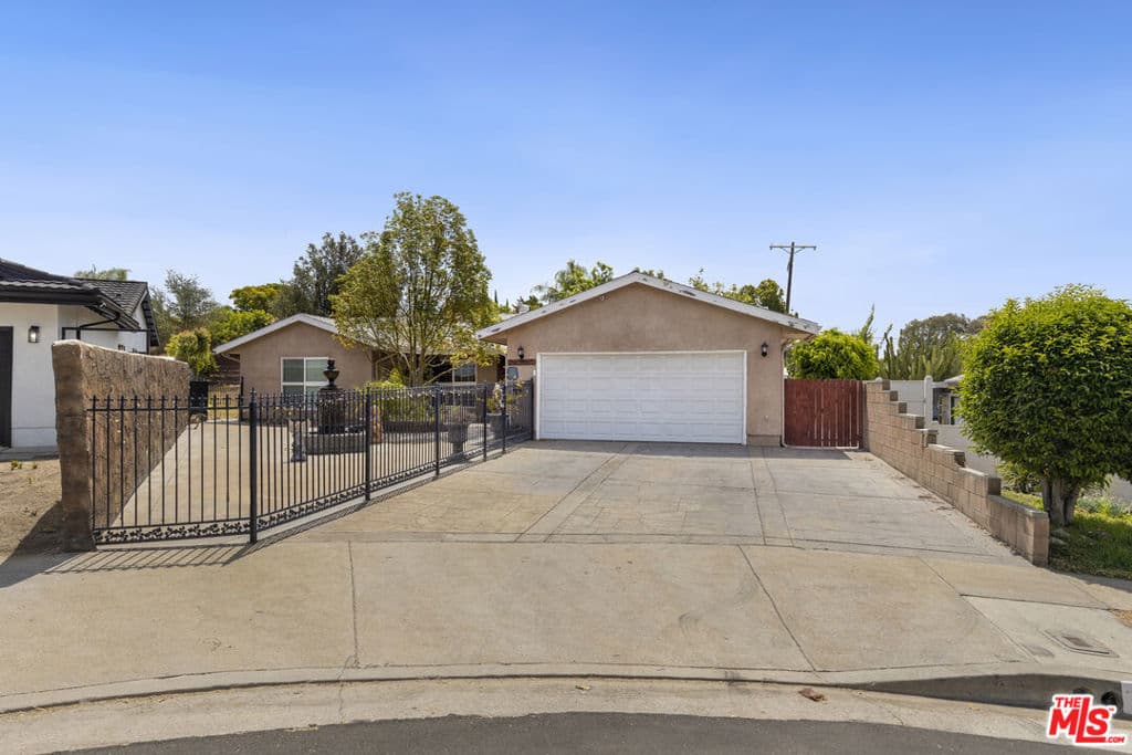 13930 Lakeside Street