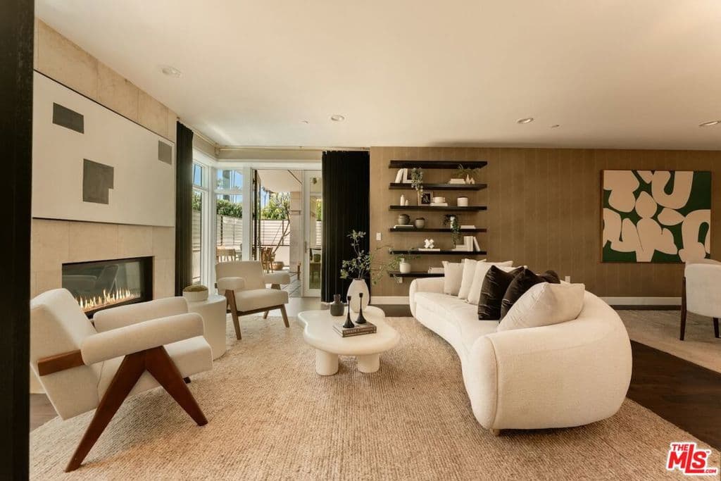 447 N Doheny Drive 101