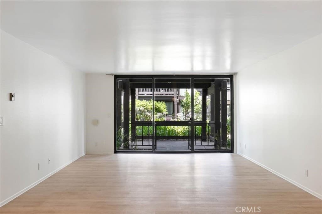 7777 W 91st E1146