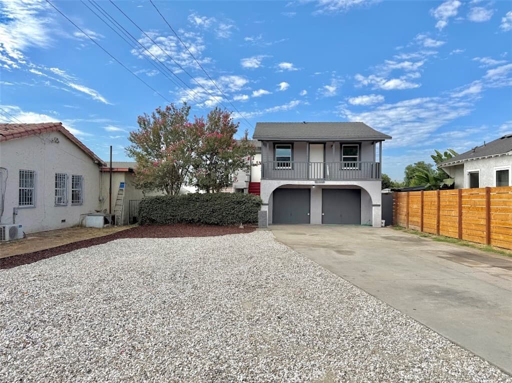 1053 W 15th