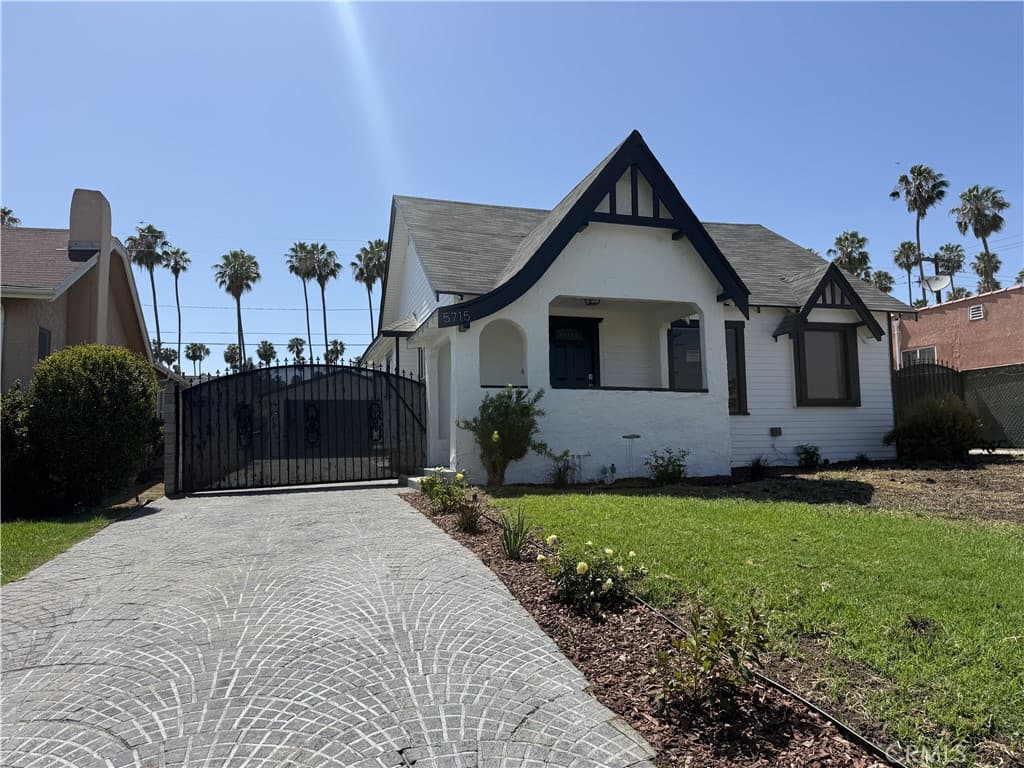 5715 Deane