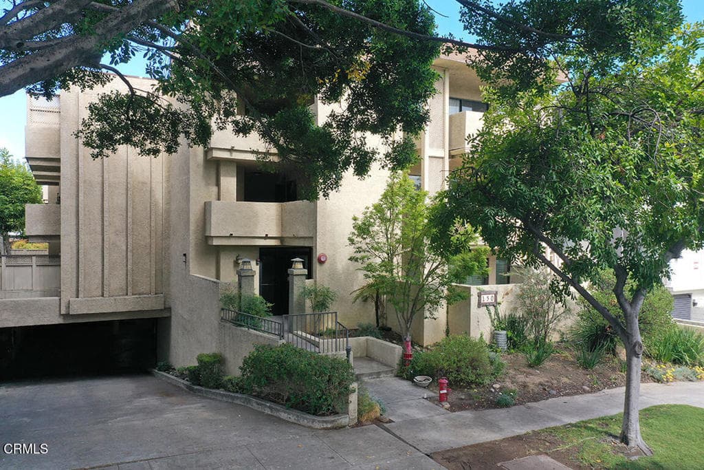 150 S Michigan Avenue 201