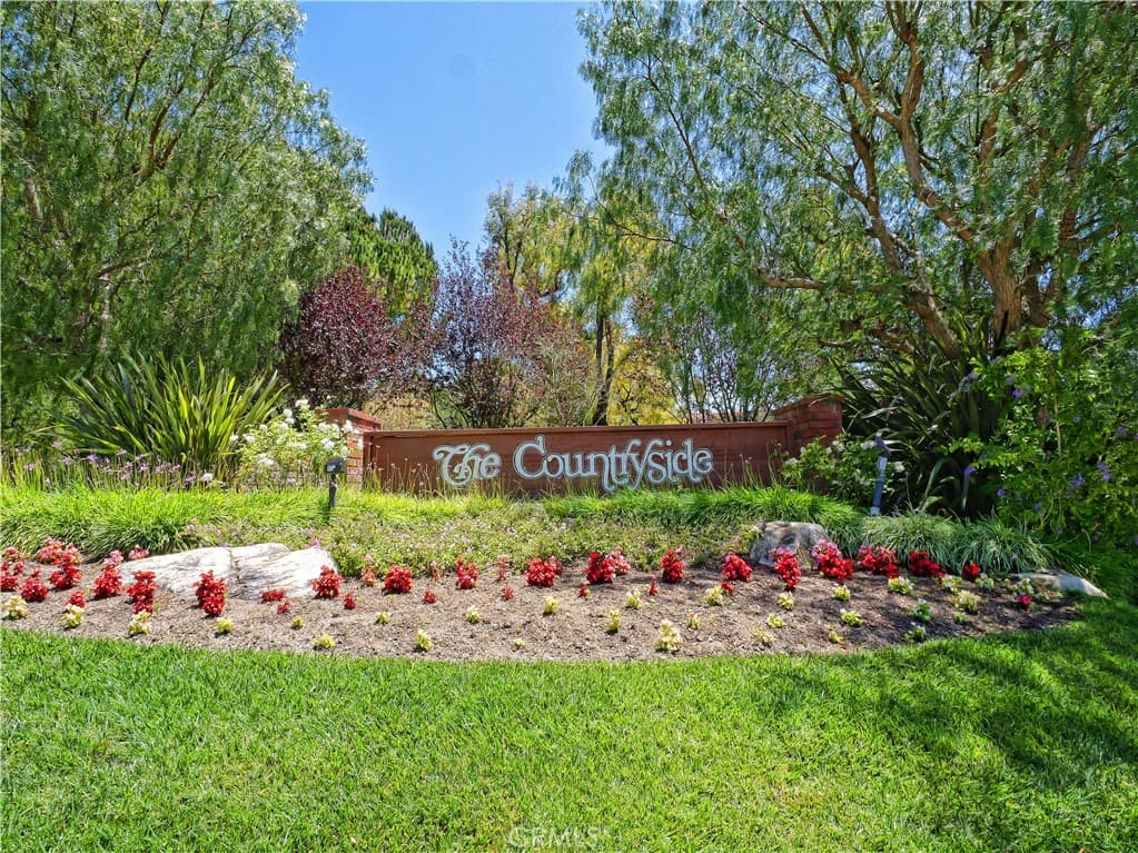 5465 Valley View
