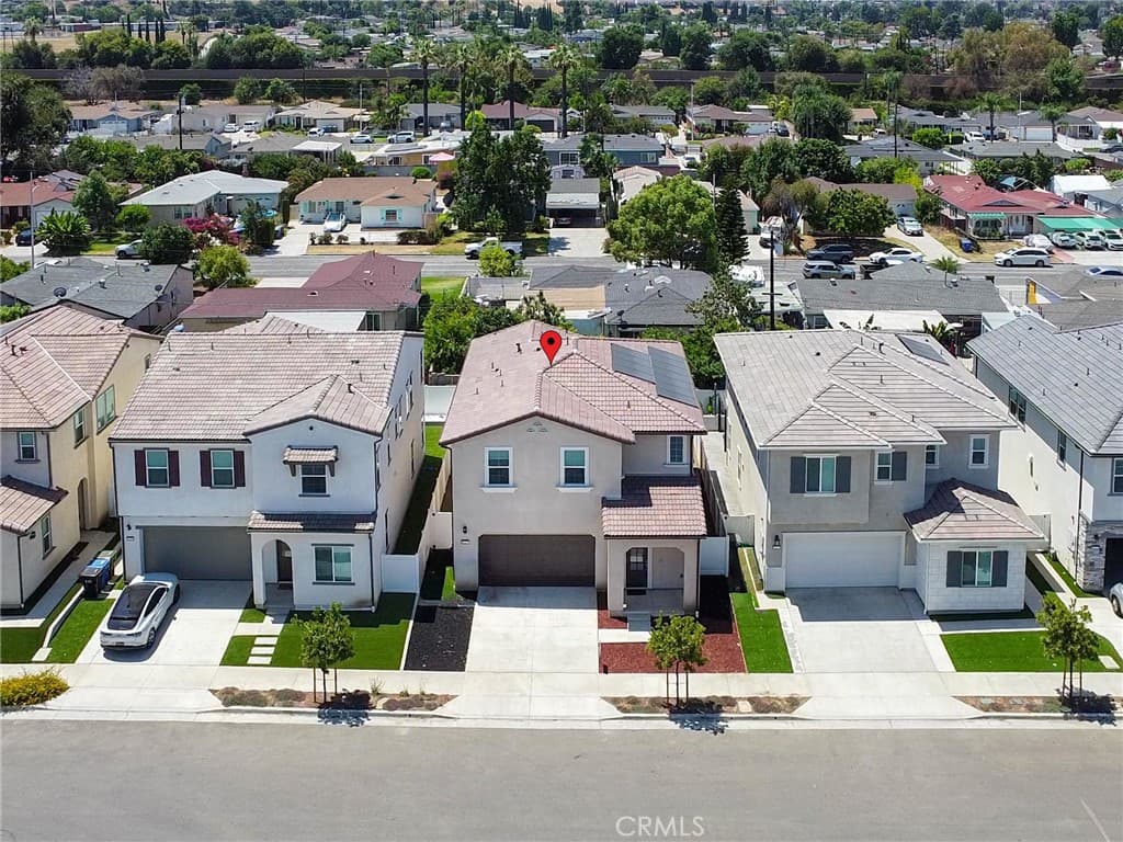 1233 Jurupa Dr