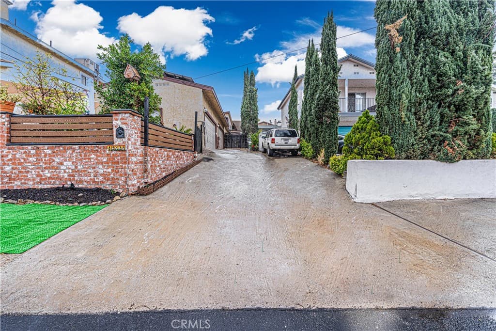 10334 Tujunga Canyon