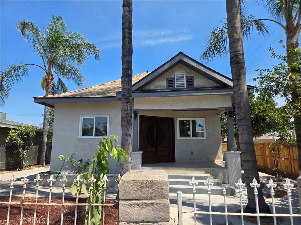 1328 Vine