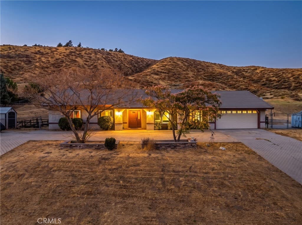 9231 Elizabeth Lake