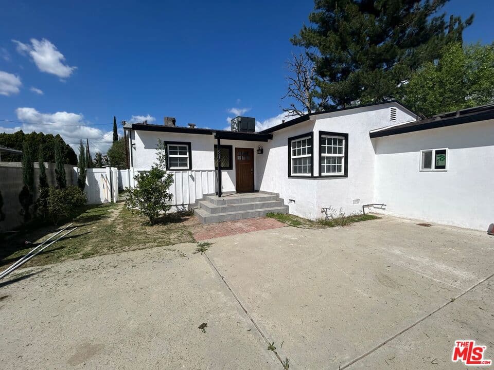 6915 Laramie Avenue