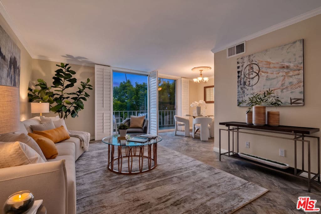100 S Doheny Drive 402