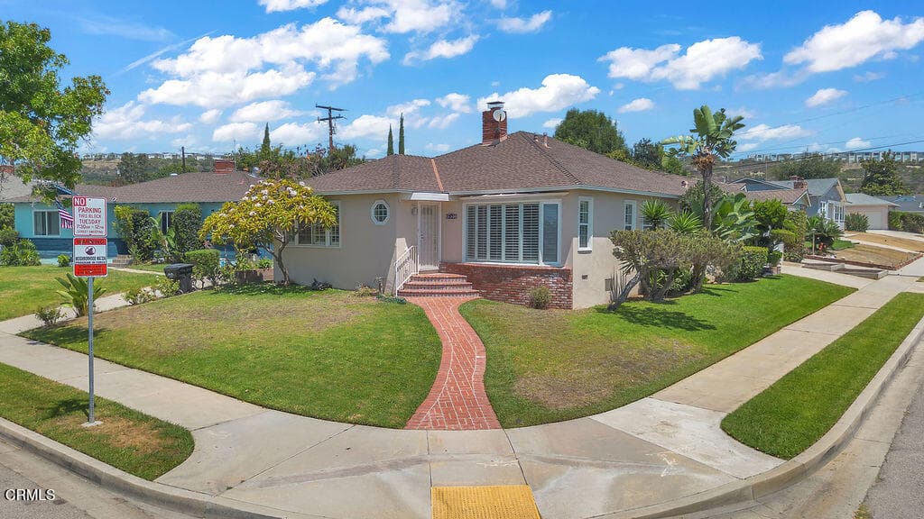330 E Oakmont Drive