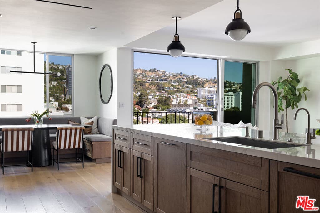 818 N Doheny Drive 1001