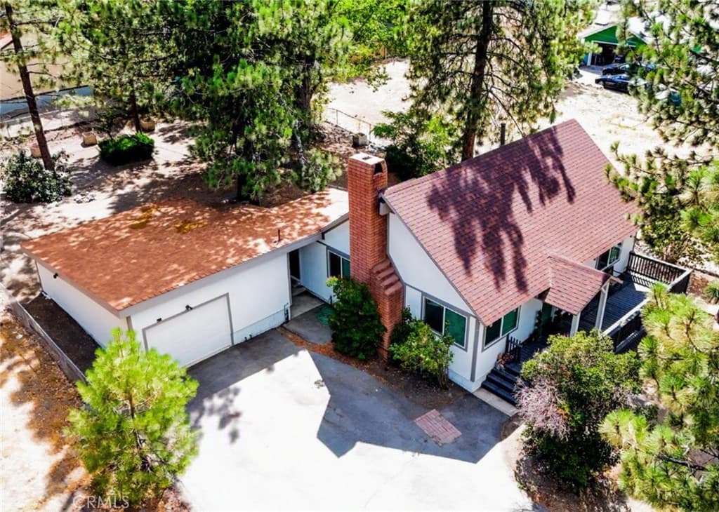 1081 Apple Avenue