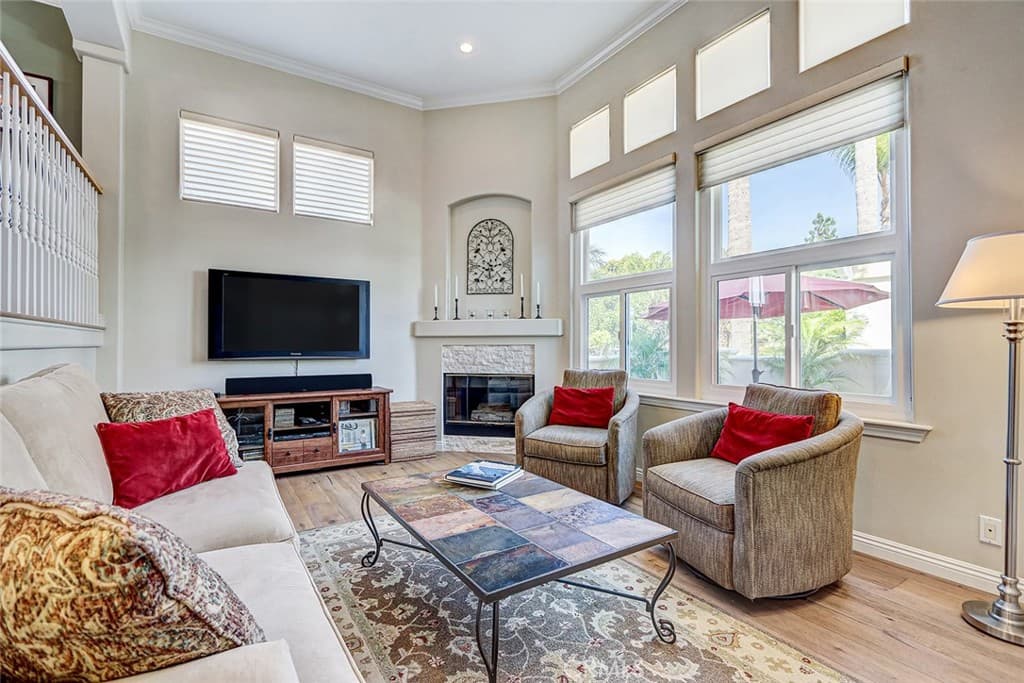1516 Cravens