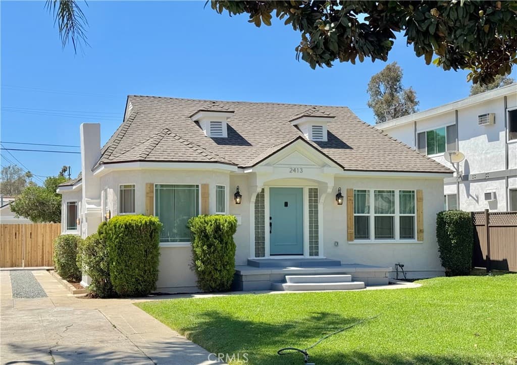 2413 S Victoria