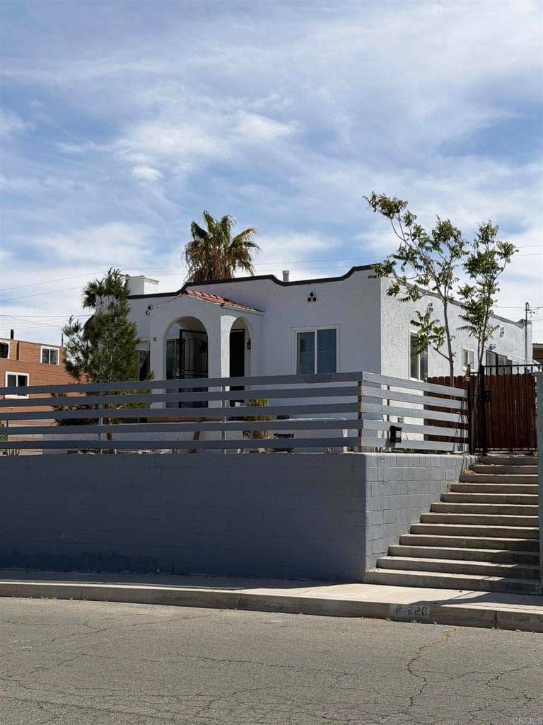232 E Fredricks Street